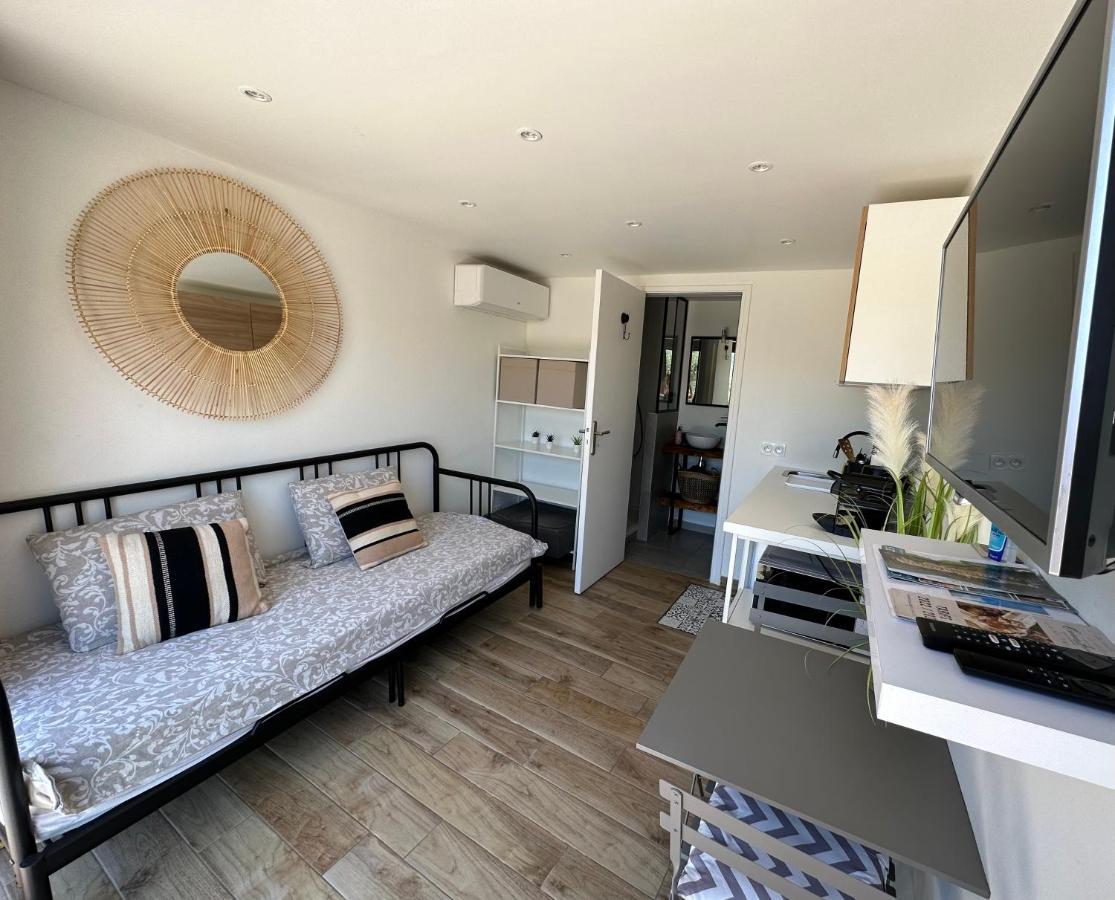 Studio Collobrieres Vue Sur Village Dış mekan fotoğraf